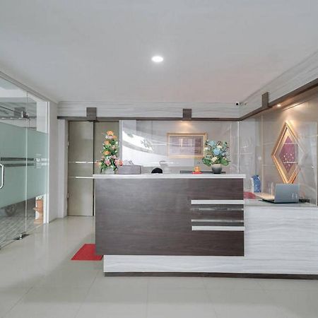 Urbanview Hotel Bari Syariah Palembang By Reddoorz Ngoại thất bức ảnh