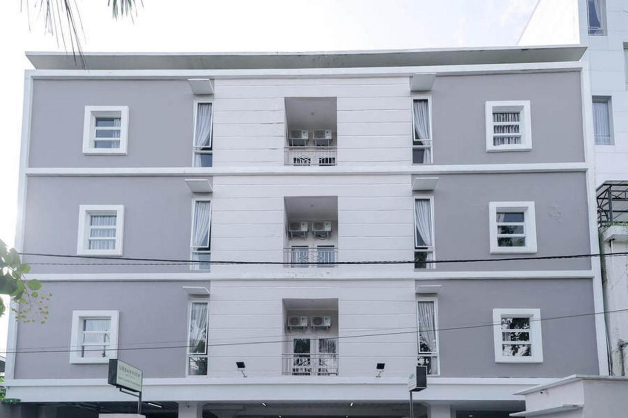 Urbanview Hotel Bari Syariah Palembang By Reddoorz Ngoại thất bức ảnh